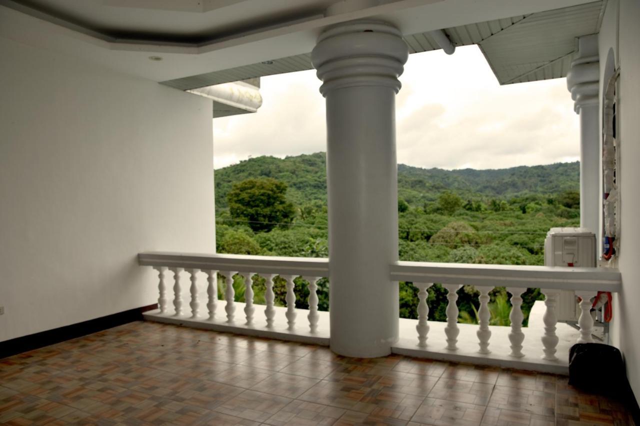 Isla De Oro Hotel Mamburao Exterior photo