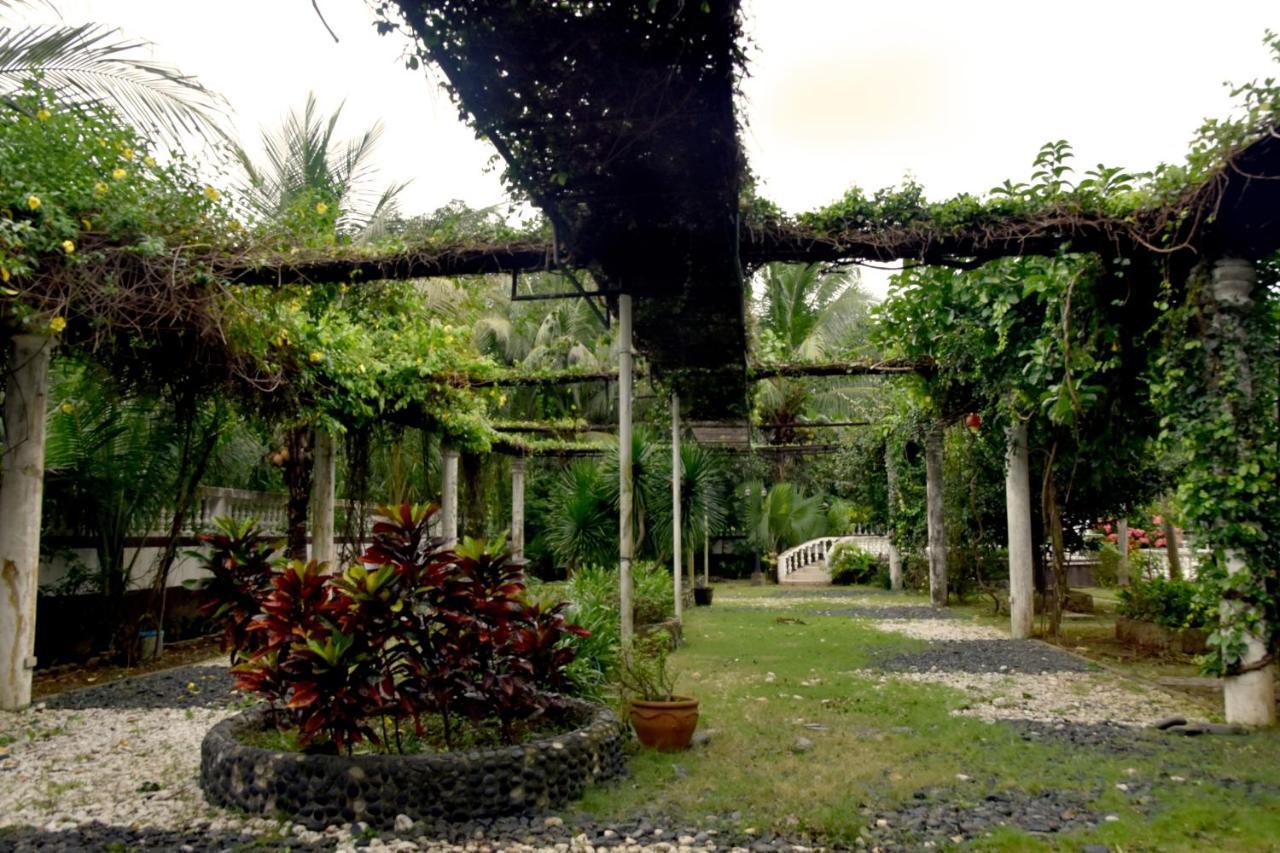 Isla De Oro Hotel Mamburao Exterior photo