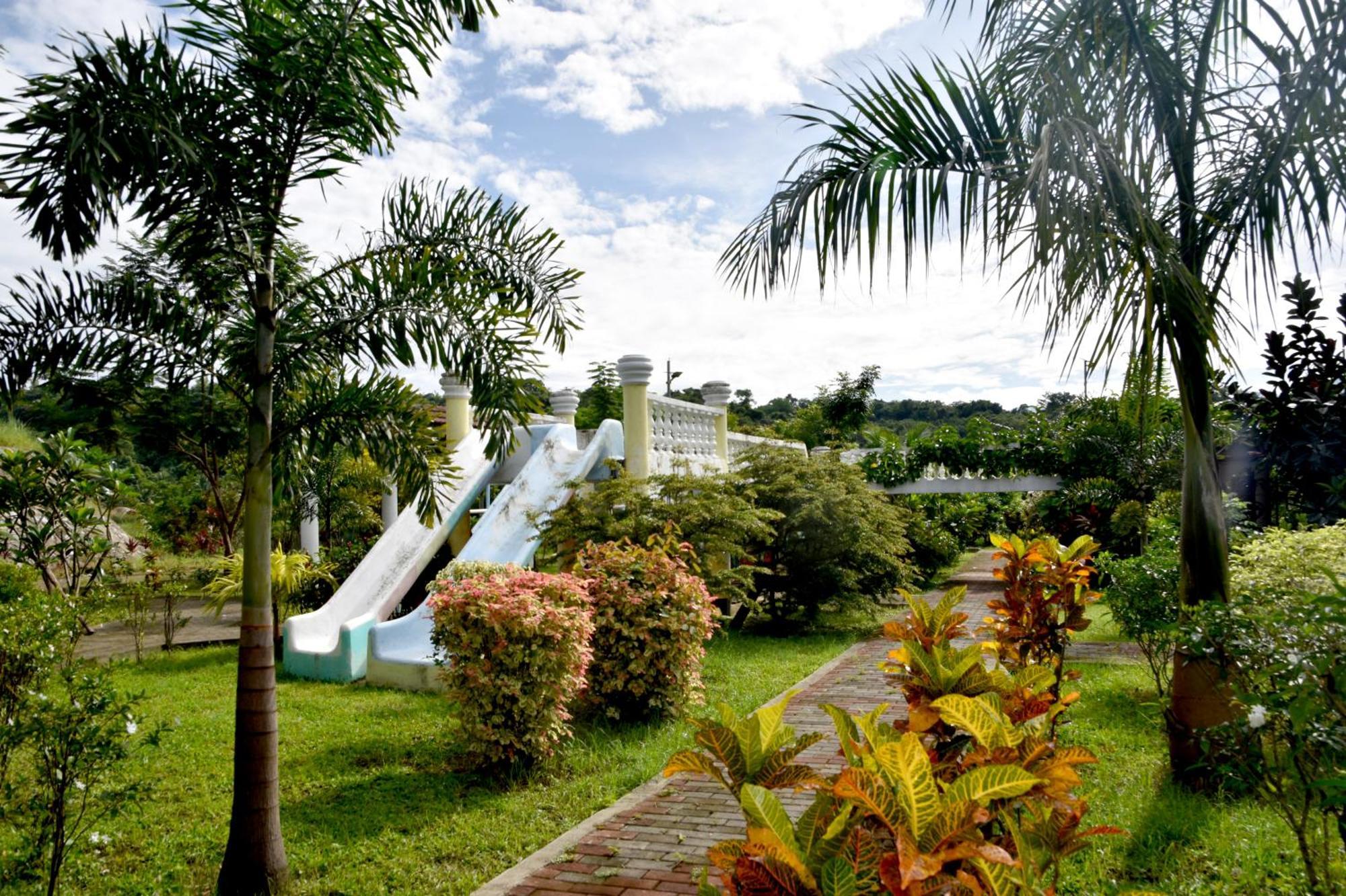 Isla De Oro Hotel Mamburao Exterior photo